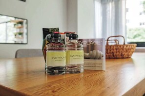 Shower, shampoo