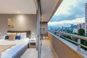 2 bedrooms, WiFi, bed sheets - |EP| Modern Apt 2Br/2Bth W/A/C, Desk in Provenza! (Medellín)