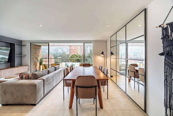Interior - |EP| Remodeled Apt w/Fast Internet,Balcony,Office (Medellín)