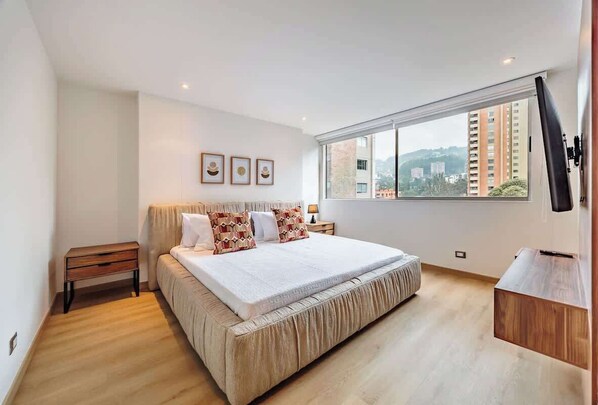 3 bedrooms, iron/ironing board, WiFi, bed sheets