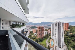 Property grounds - EP| Modern 2 BR W/Workspace, Views, Pool, Gym (Medellín)