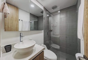 Shower, shampoo