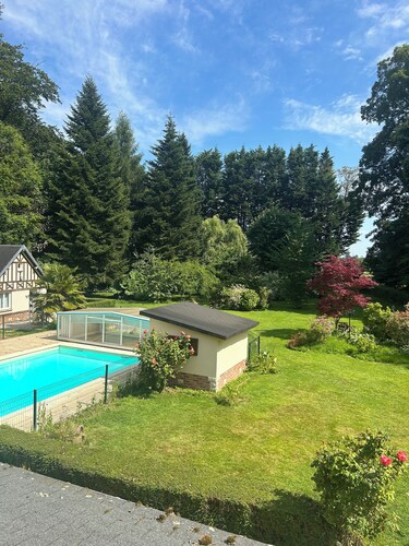 self-contained accommodation in a farmhouse with private swimming pool 