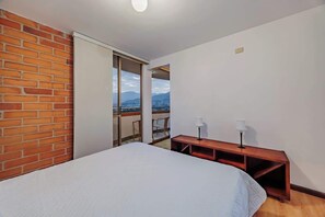 1 bedroom, iron/ironing board, WiFi, bed sheets - |EP| Well Located Apt w/Fast Internet,Balcony,Pool (Medellín)