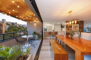 Outdoor dining - |EP| Premium PH W/Sauna, Jacuzzi, SteamRoom (Medellín)