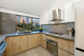 Fridge, microwave, oven, stovetop - |EP| Premium PH W/Sauna, Jacuzzi, SteamRoom (Medellín)