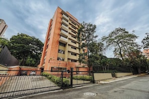 Exterior - |EP| 2BR/W City Views Apt w/Office (Medellín)