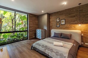 2 bedrooms, WiFi, bed sheets - |EP| Stylish Apt w/Chic Design,Prime Location,Desk (Medellín)