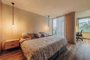 1 dormitori, planxa i posts de planxar, wifi i roba de llit 