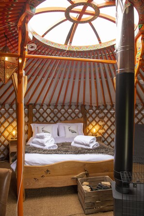 1 bedroom, travel cot, Internet, bed sheets