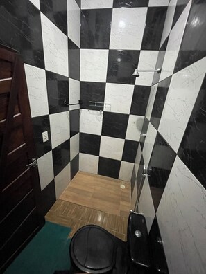 Dusche, Handtücher, Seife, Toilettenpapier