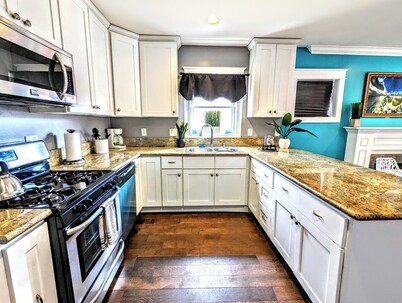 Remodeled 2-bedroom Craftsman house with Yard & AC in Sunny San Diego