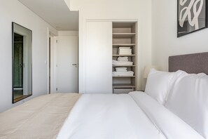 2 chambres, fer et planche à repasser, Wi-Fi, draps fournis