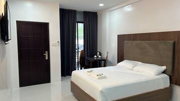 Room, 6 Bedrooms, Smoking, Balcony | Floor plan