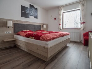 2 bedrooms, WiFi, bed sheets - Apartment 'Lothar, 80qm' with Shared Garden, Balcony and Wi-Fi (Furtwangen)