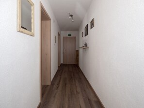 Interior - Apartment 'Lothar, 80qm' with Shared Garden, Balcony and Wi-Fi (Furtwangen)