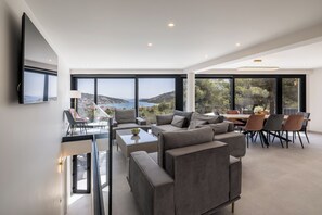 Smart-TV, Tischtennisplatte