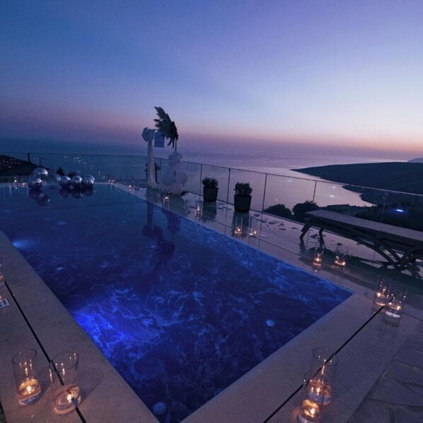 Seasonal outdoor pool - Vila Infinity-Luxury Rooms (Himarë)