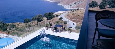 Piscine extérieure (ouverte en saison)