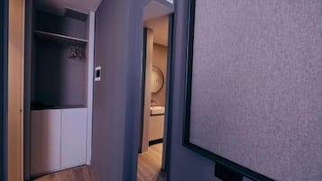 Deluxe Double Room, Balcony, Sea View | Free WiFi, bed sheets