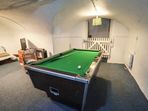 Games room - Buttercup (Holt)