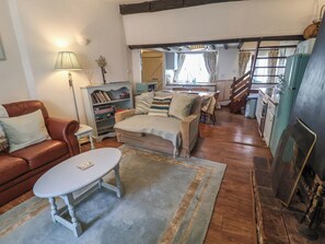 Living area - Buttercup (Holt)