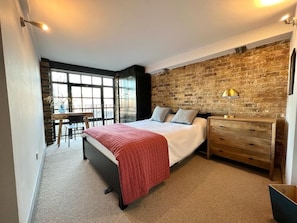 2 chambres, fer et planche à repasser, Wi-Fi gratuit, draps fournis