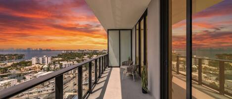 Departamento de lujo, vista a la ciudad | Balcón