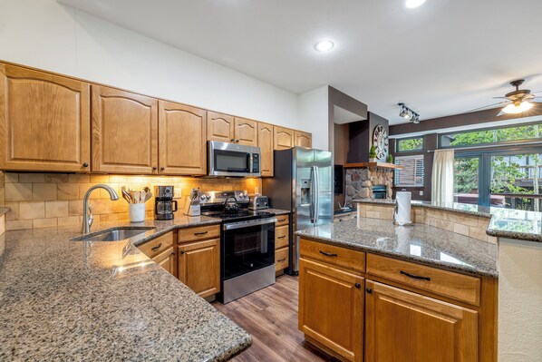 雪櫃、微波爐、焗爐、爐具