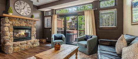 Una Smart TV, una chimenea