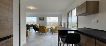 Hillside Retreat With Scenic Views