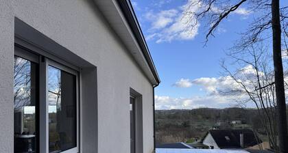 Hillside Retreat With Scenic Views