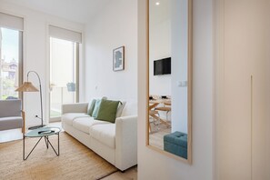 Deluxe Apartment, 1 Queen Bed with Sofa bed, Non Smoking | Living area | 32-inch TV with cable channels
