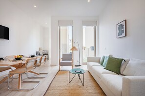 Deluxe Apartment, 1 Queen Bed with Sofa bed, Non Smoking | Living area | 32-inch TV with cable channels