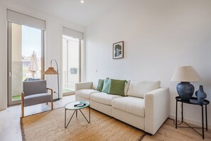 Deluxe Apartment, 1 Queen Bed with Sofa bed, Non Smoking | Living area