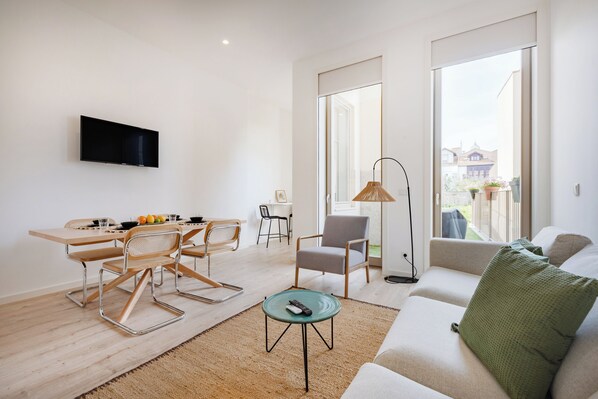 Appartement Deluxe, 1 grand lit et 1 canapé-lit, non-fumeur | Coin séjour