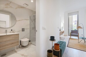 Lägenhet Deluxe - 1 queensize-säng med bäddsoffa - icke-rökare | Badrum