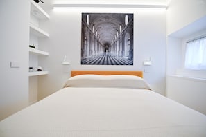 1 bedroom, iron/ironing board, internet, bed sheets
