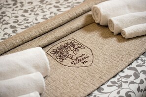 Dusche, Haartrockner, Bidet, Handtücher