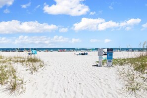 2 bedrooms, Internet - 2BR Condo Beach Access Pool and Walk to Hangout (Gulf Shores)