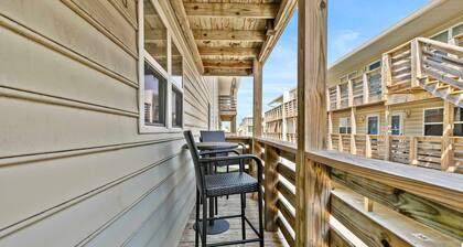 2BR Condo w Pool Beach Access and Walk to Hangout