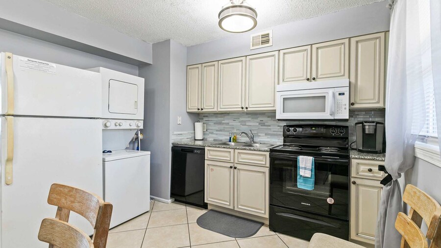 Two 2br Condos Walk to Beach Hangout