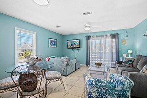 Apartment | 2 bedrooms, Internet - Spacious 2BR Condo With Pool Steps From the Beach (Gulf Shores)