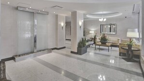 A spacious lobby with a reception desk, seating area, and a large mirror. - Beautiful 1 1 Beach View 14 Floor (Hollywood)