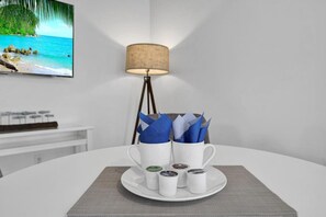 Apartment | 2 bedrooms - Waves On Walnut 4-beach Access (Hollywood)