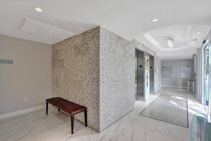 Apartment, Smoking
