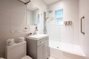 Apartment | Badezimmer | Bademäntel