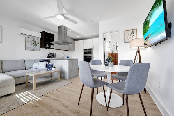 Apartment | 1 bedroom - New Waves On Walnut 3 (Hollywood)