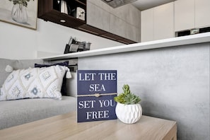 Apartment | 1 bedroom - New Waves On Walnut 3 (Hollywood)