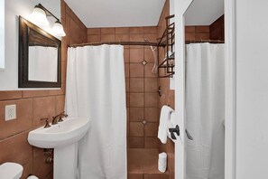 Apartment | 1 bedroom - New Waves On Walnut 6 (Hollywood)